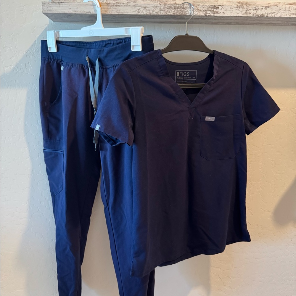 Figs brand Navy Blue Scrub Set top and bottom XS